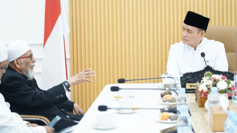 Wamenag Terima Kunjungan Kehormatan Ustaz Abu Bakar Ba’asyir, Bahas Apa?